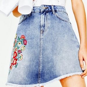 ZARA/Denim embroidery bejeweled skirt